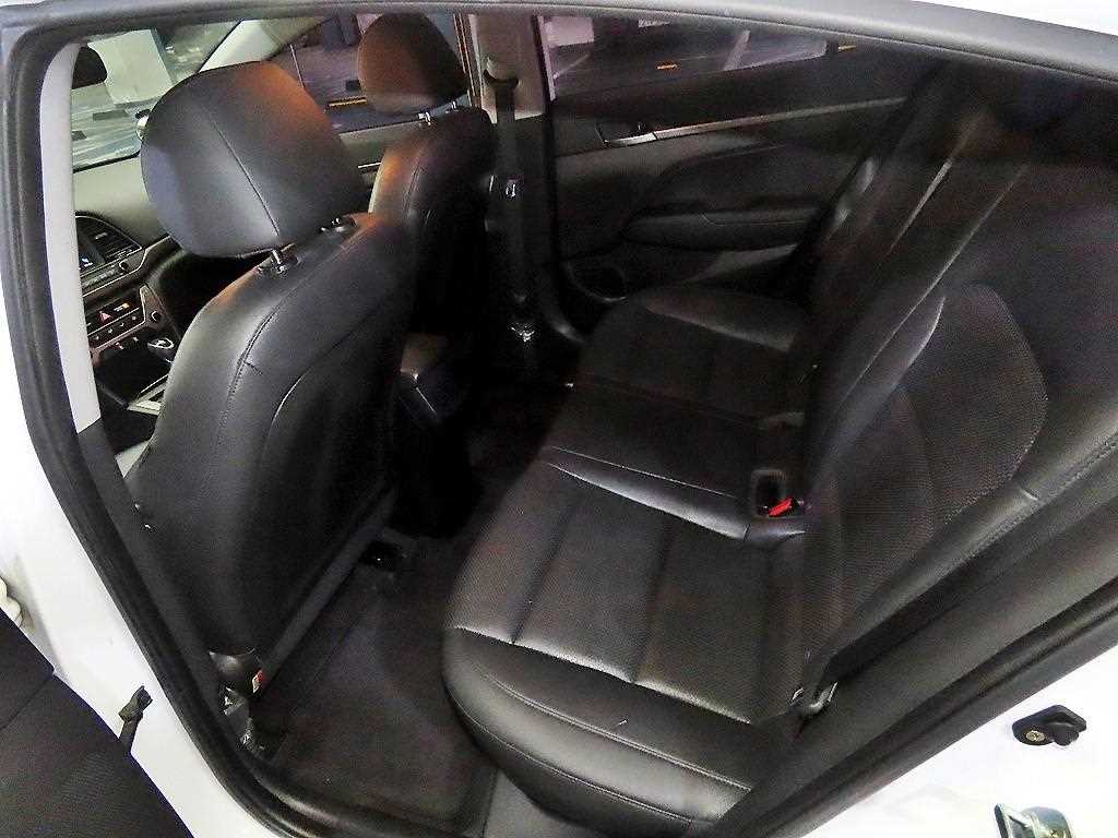 HYUNDAI Avante - Vista 7