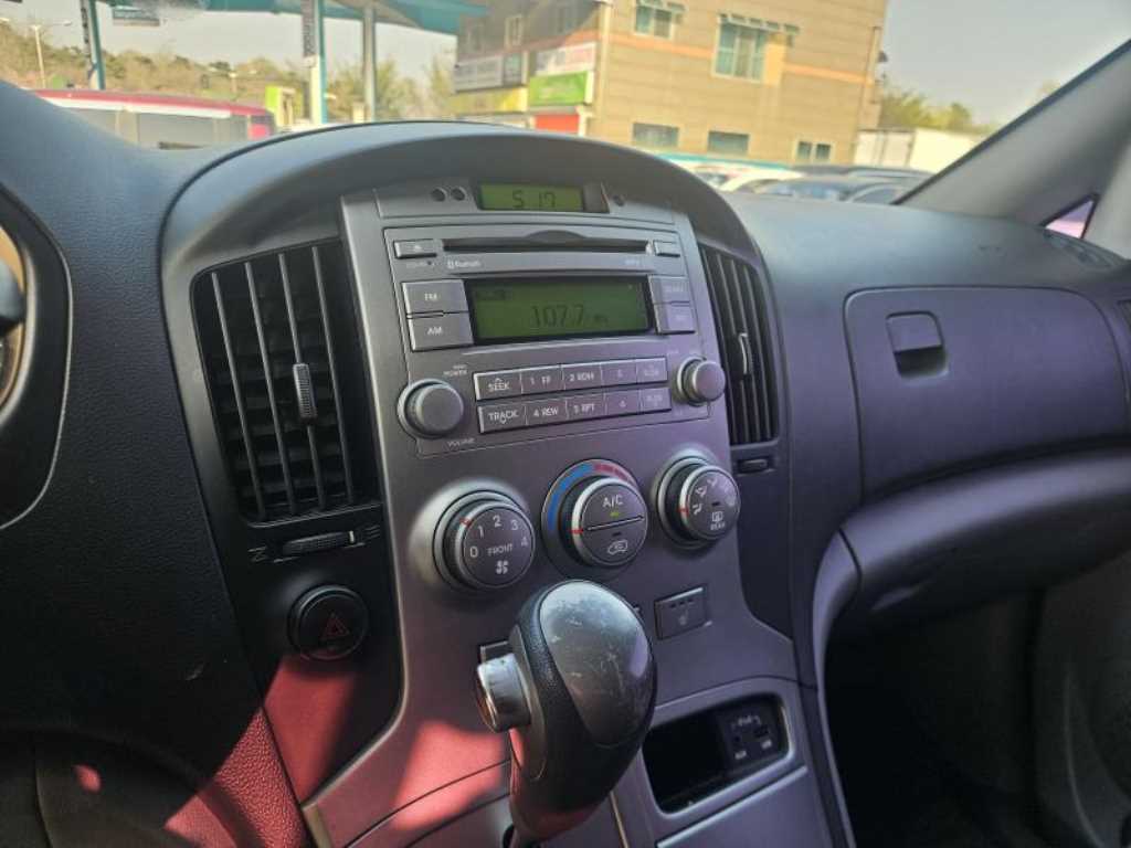 HYUNDAI Starex - Vista 6