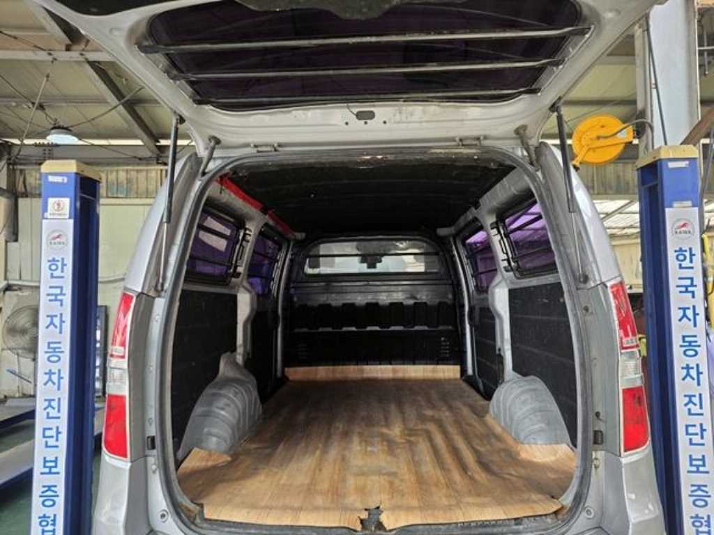 HYUNDAI Starex - Vista 7