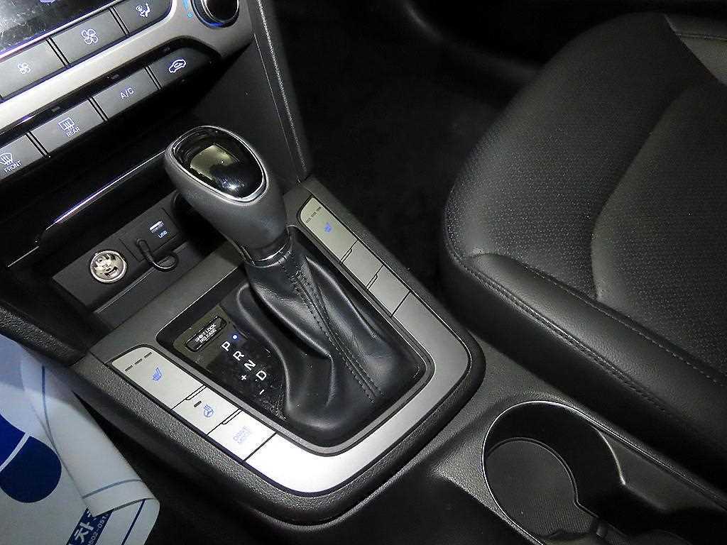 HYUNDAI Avante - Vista 12