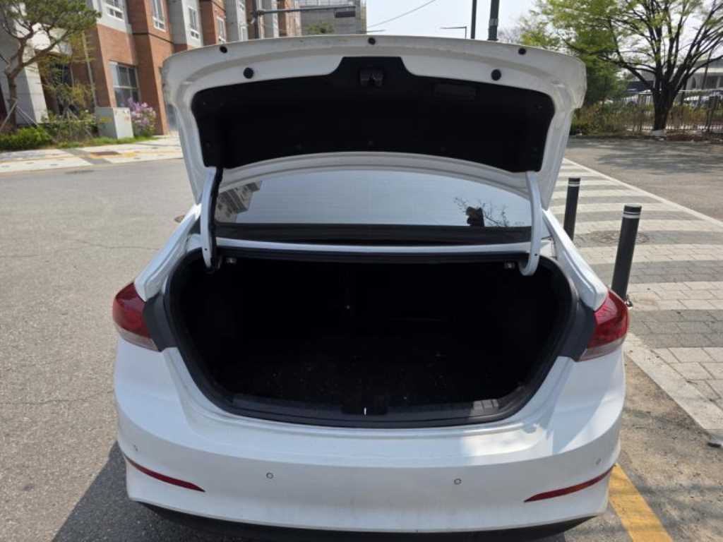 HYUNDAI Avante 2016 Blanco - Importación desde Corea - HF Imports Iquique - Foto 19