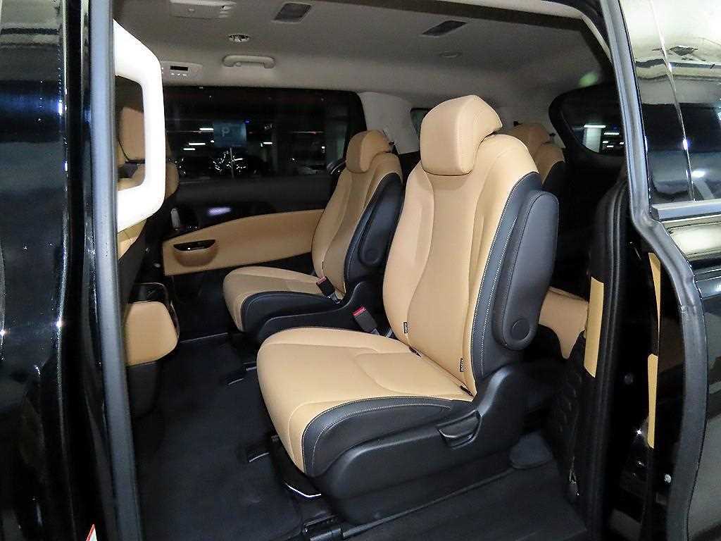 KIA Carnival - Vista 7