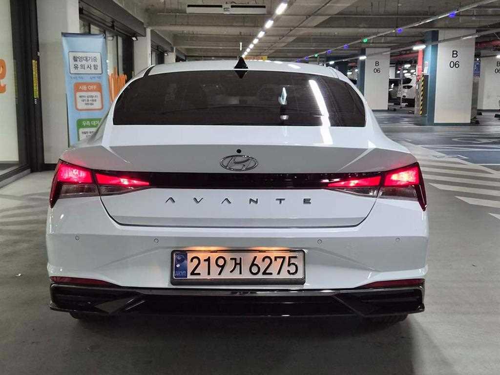 HYUNDAI Avante - Vista 5