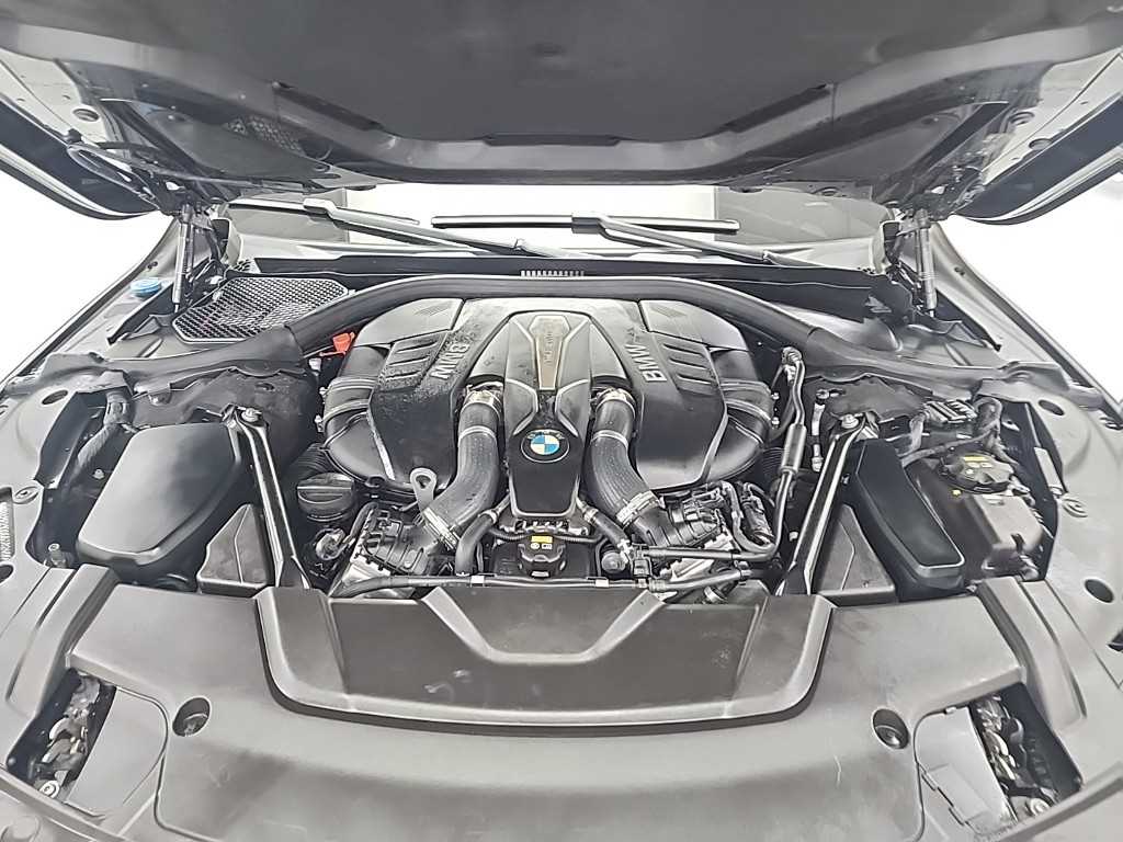 BMW 7 Series - Vista 5