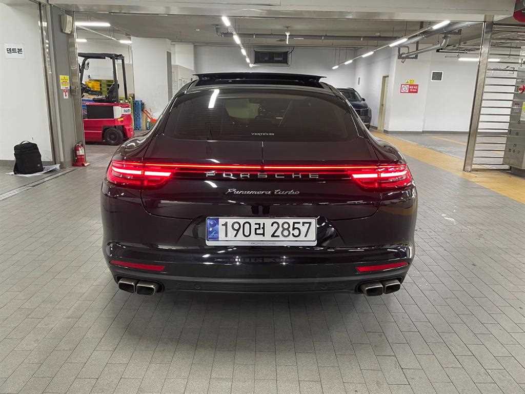 Porsche Panamera - Vista 3