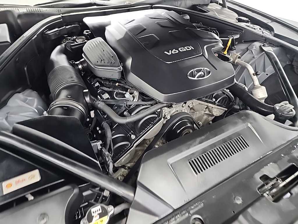 HYUNDAI Genesis - Vista 5