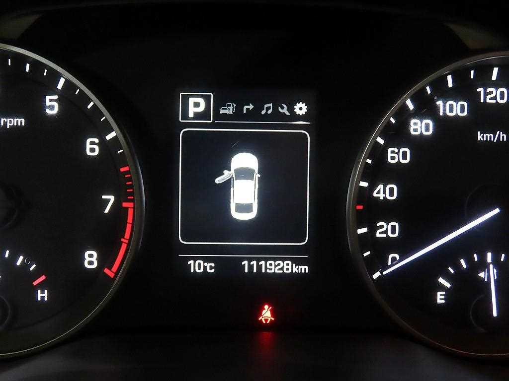 HYUNDAI Avante - Vista 9