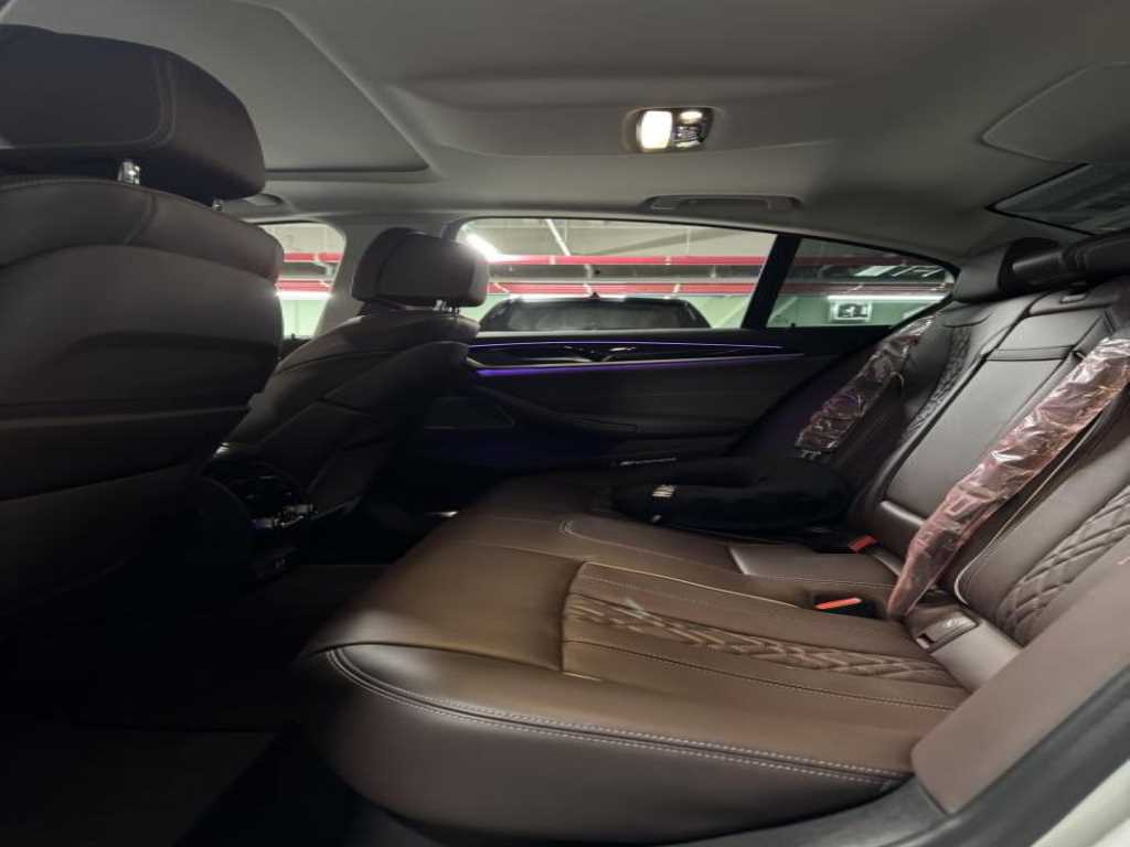 BMW 5 Series - Vista 5