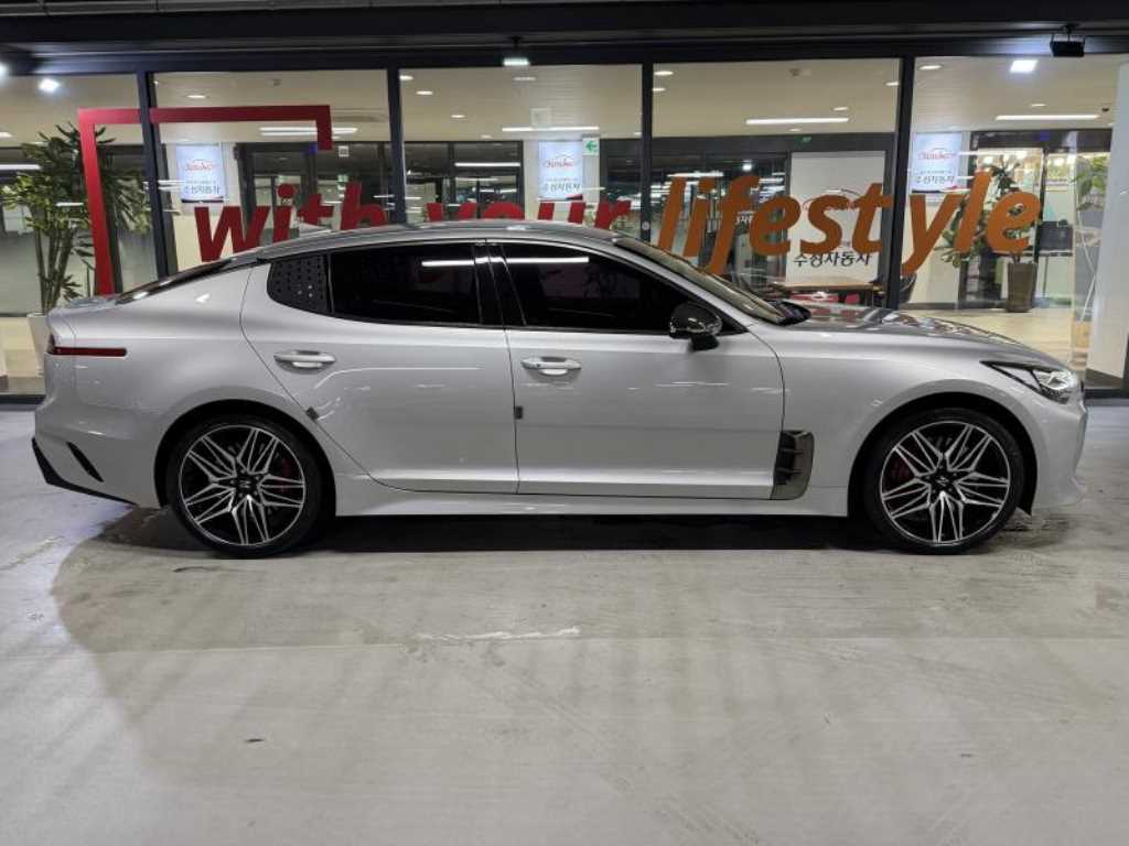 KIA Stinger - Vista 4