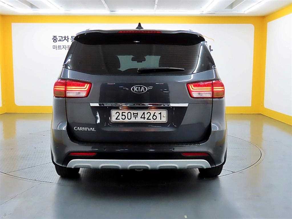 KIA Carnival - Vista 3