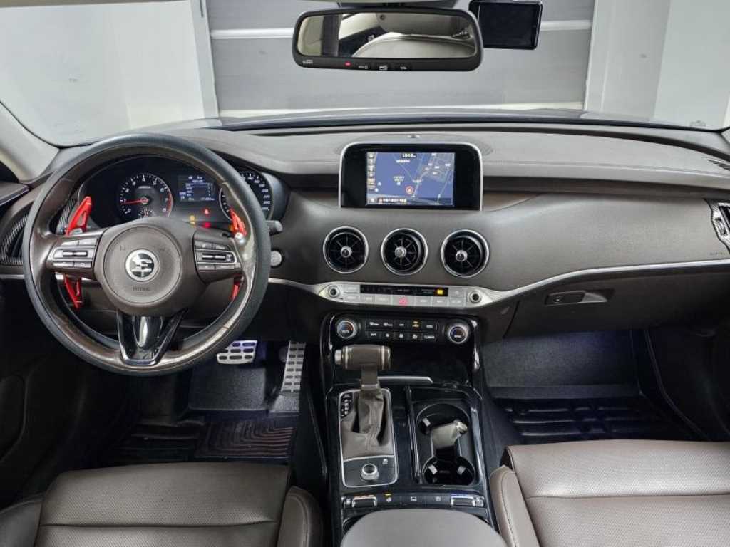 KIA Stinger - Vista 5