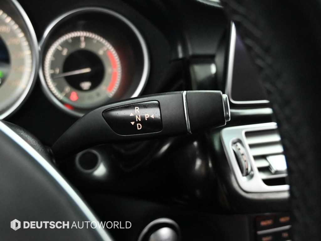 Mercedes Benz CLS Class - Vista 9