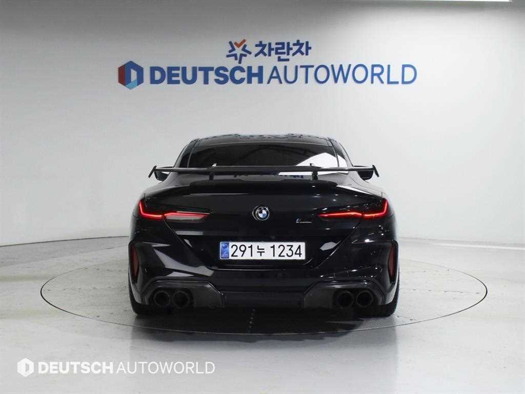 BMW 8 Series - Vista 4