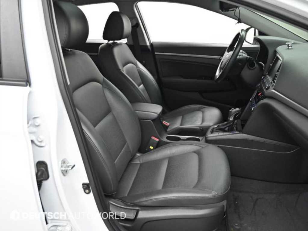 HYUNDAI Avante - Vista 10