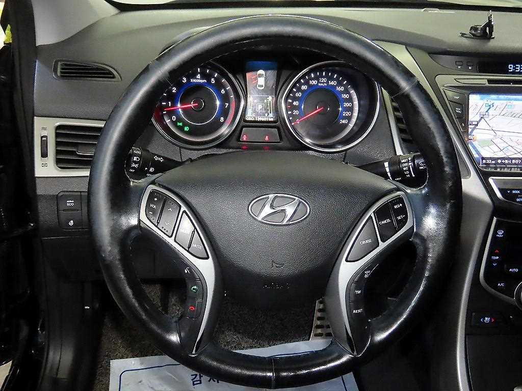 HYUNDAI Avante - Vista 8