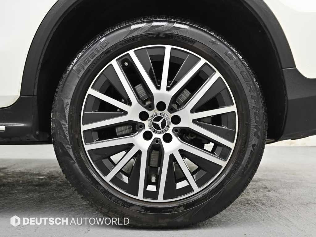 Mercedes Benz GLC Class - Vista 5