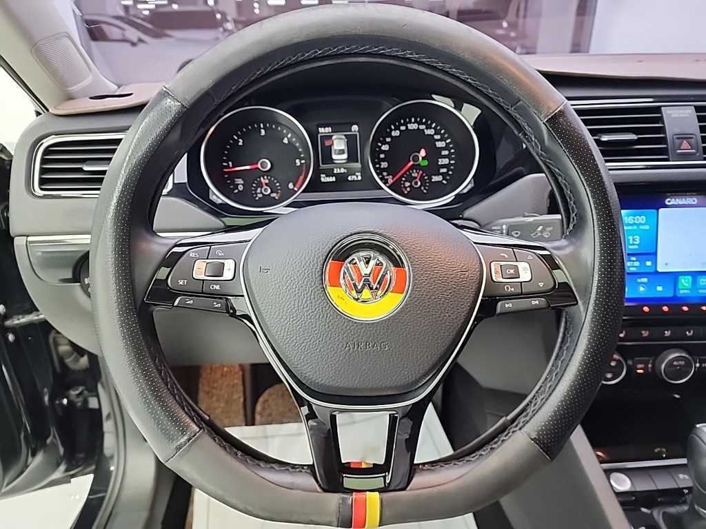 Volkswagen Jetta - Vista 9