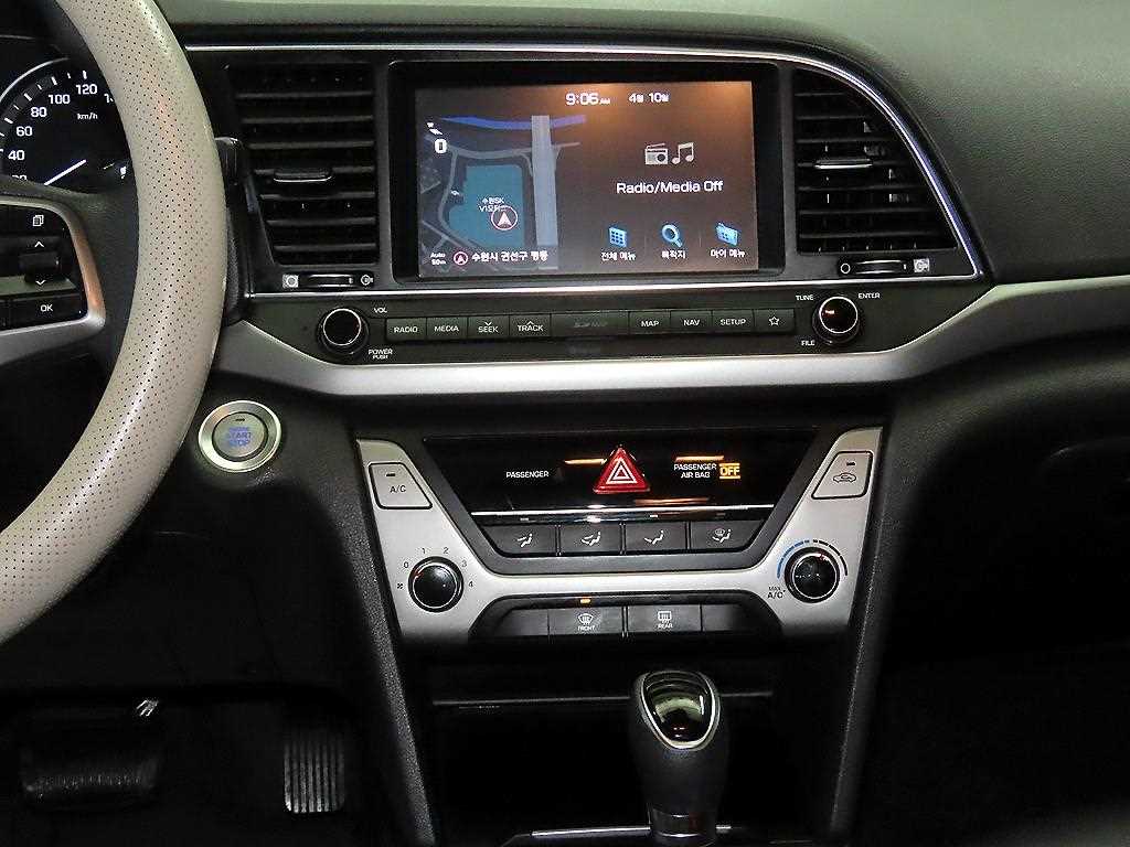 HYUNDAI Avante - Vista 11