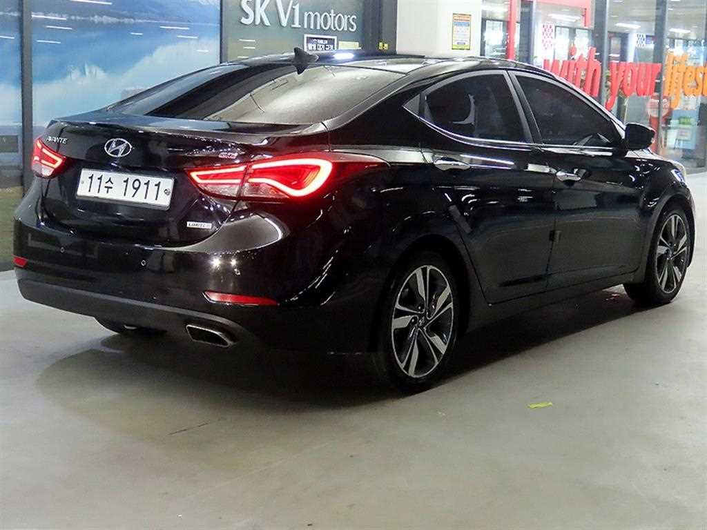HYUNDAI Avante - Vista 4