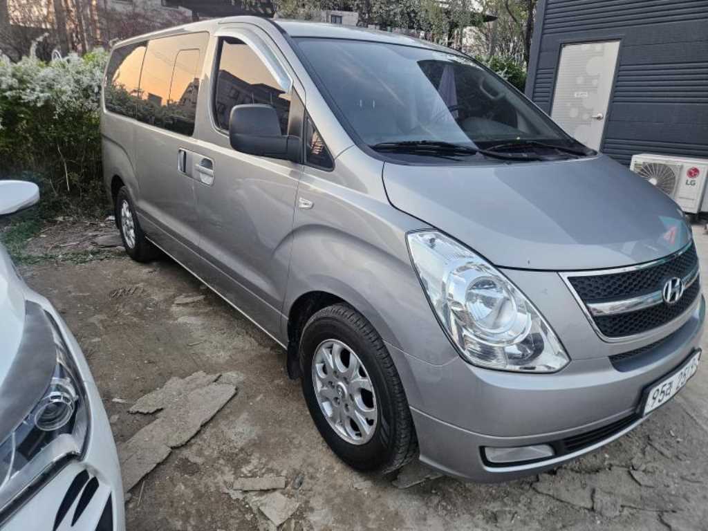 HYUNDAI Starex - Vista 3