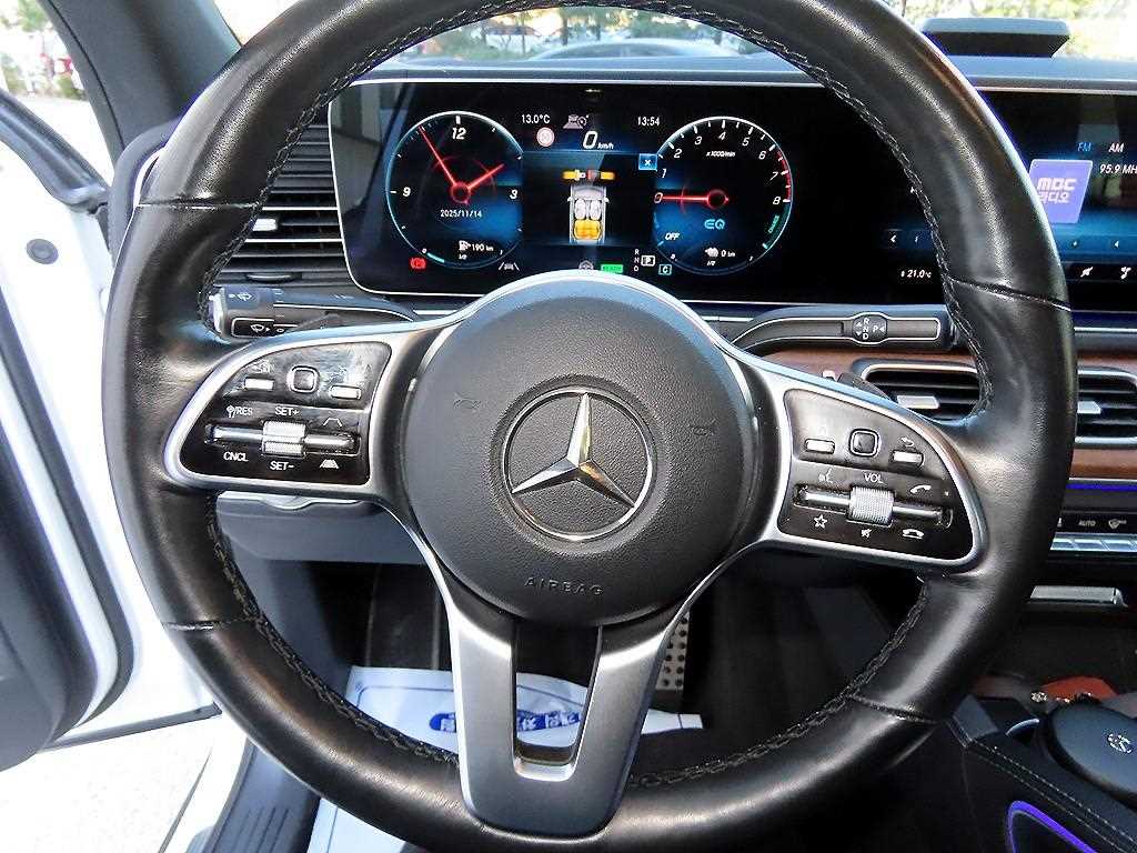 Mercedes Benz GLE Class - Vista 8