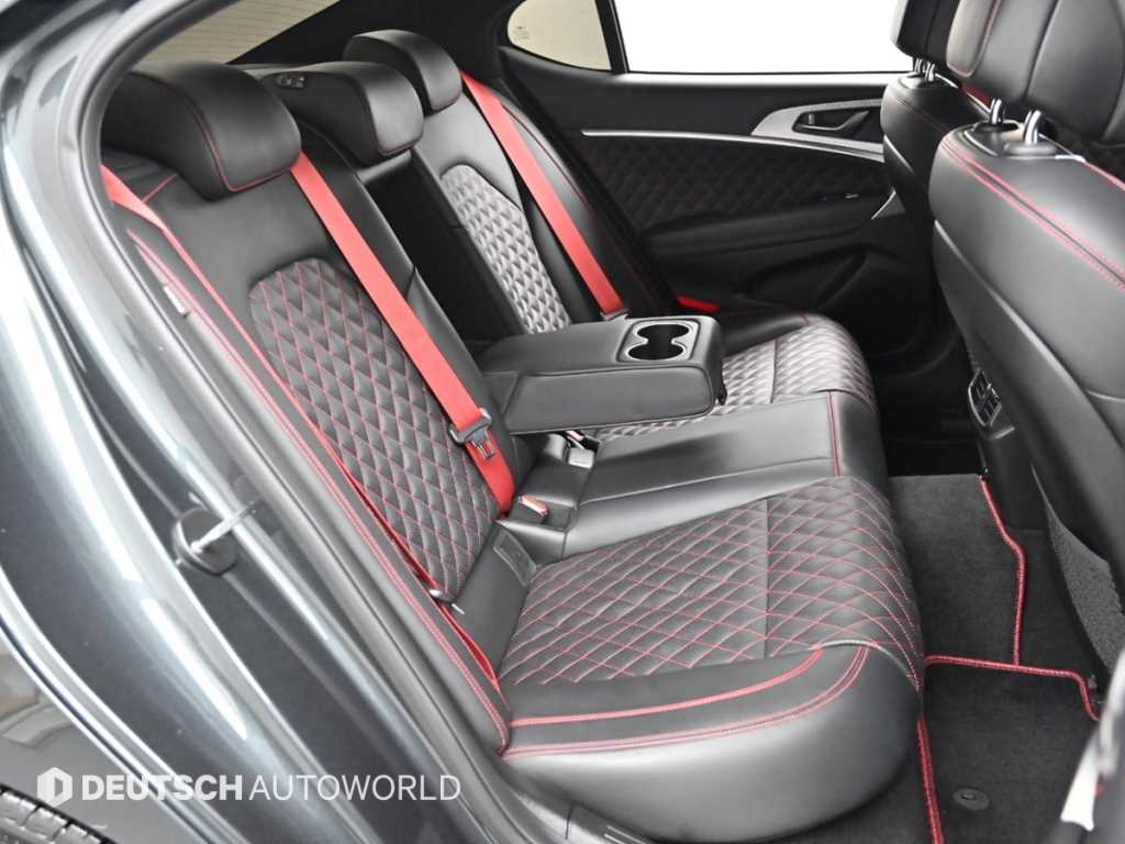 Genesis G70 - Vista 12
