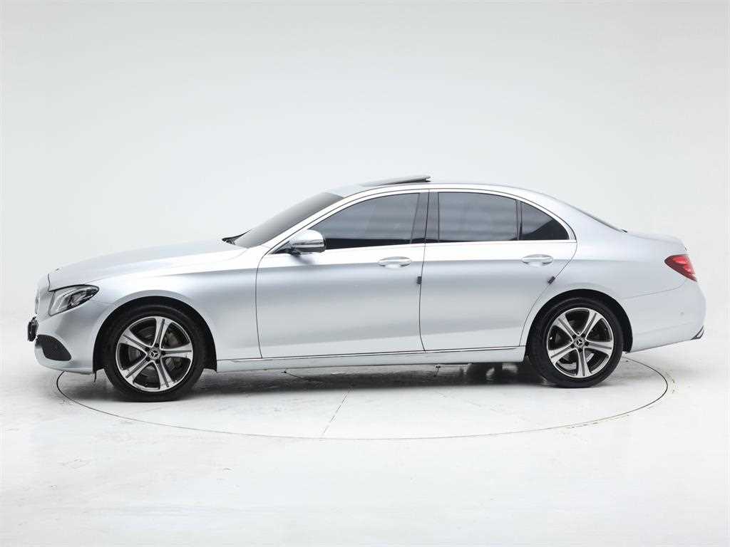 Mercedes Benz E class - Vista 3