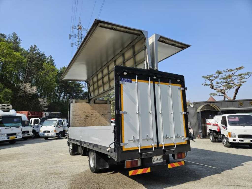 medium and large cargo truck - Vista 6