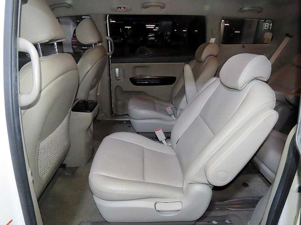KIA Carnival - Vista 7