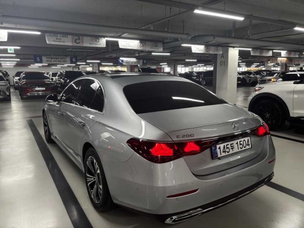 Mercedes Benz E class - Vista 3