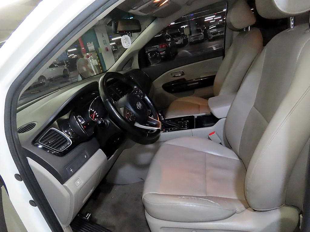KIA Carnival - Vista 6