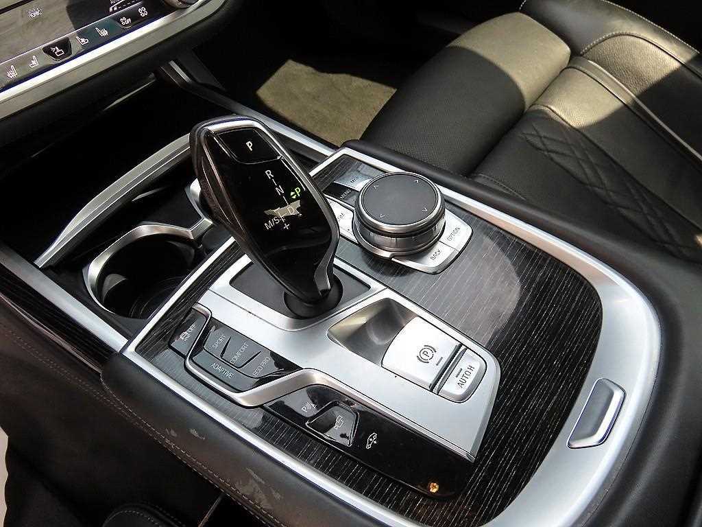 BMW 7 Series - Vista 8