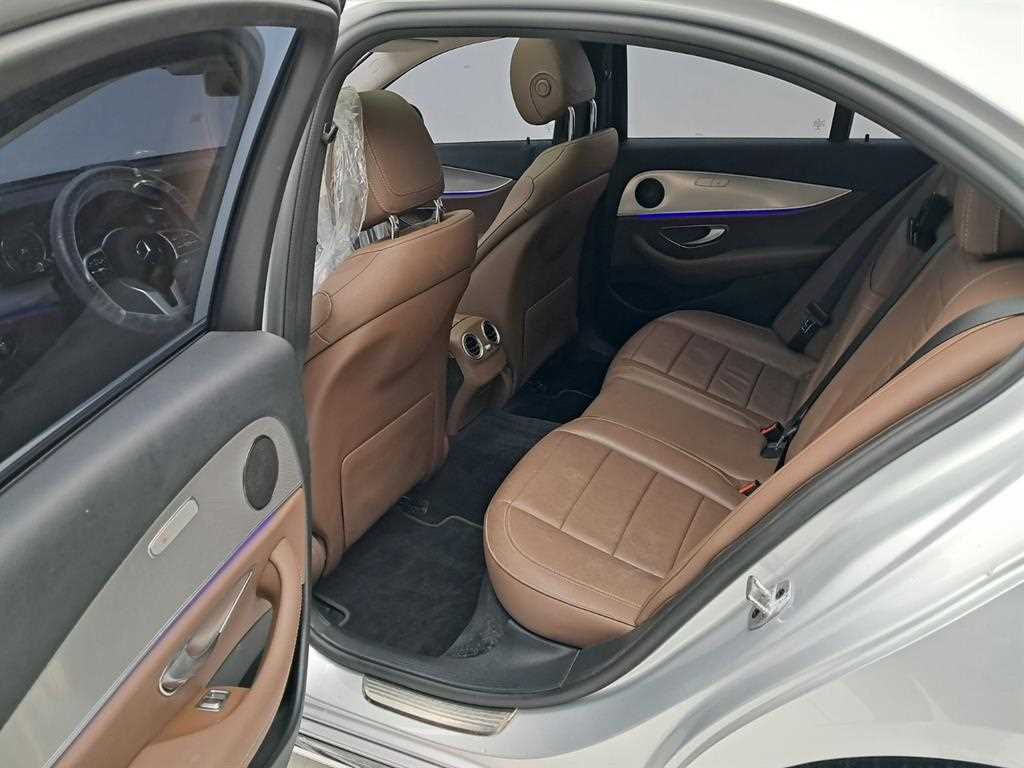 Mercedes Benz E class - Vista 12