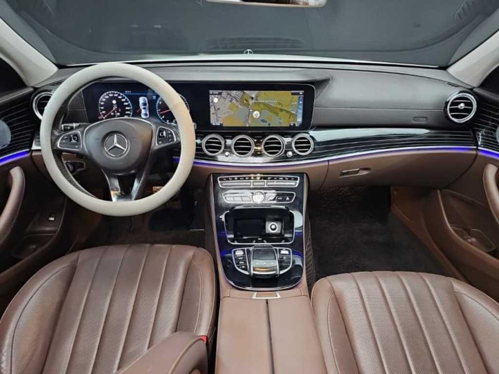 Mercedes Benz E class - Vista 5