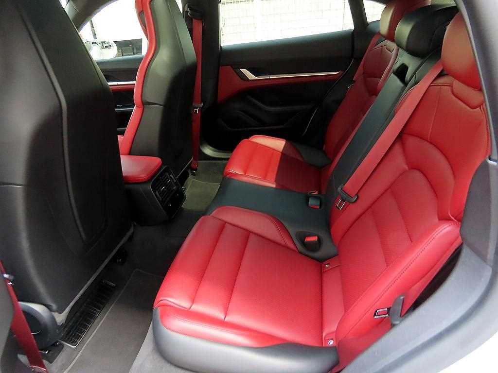 Porsche Taycan - Vista 6