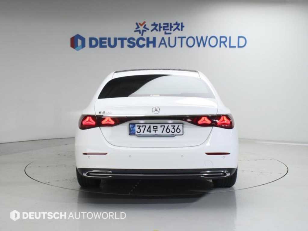 Mercedes Benz E class - Vista 4