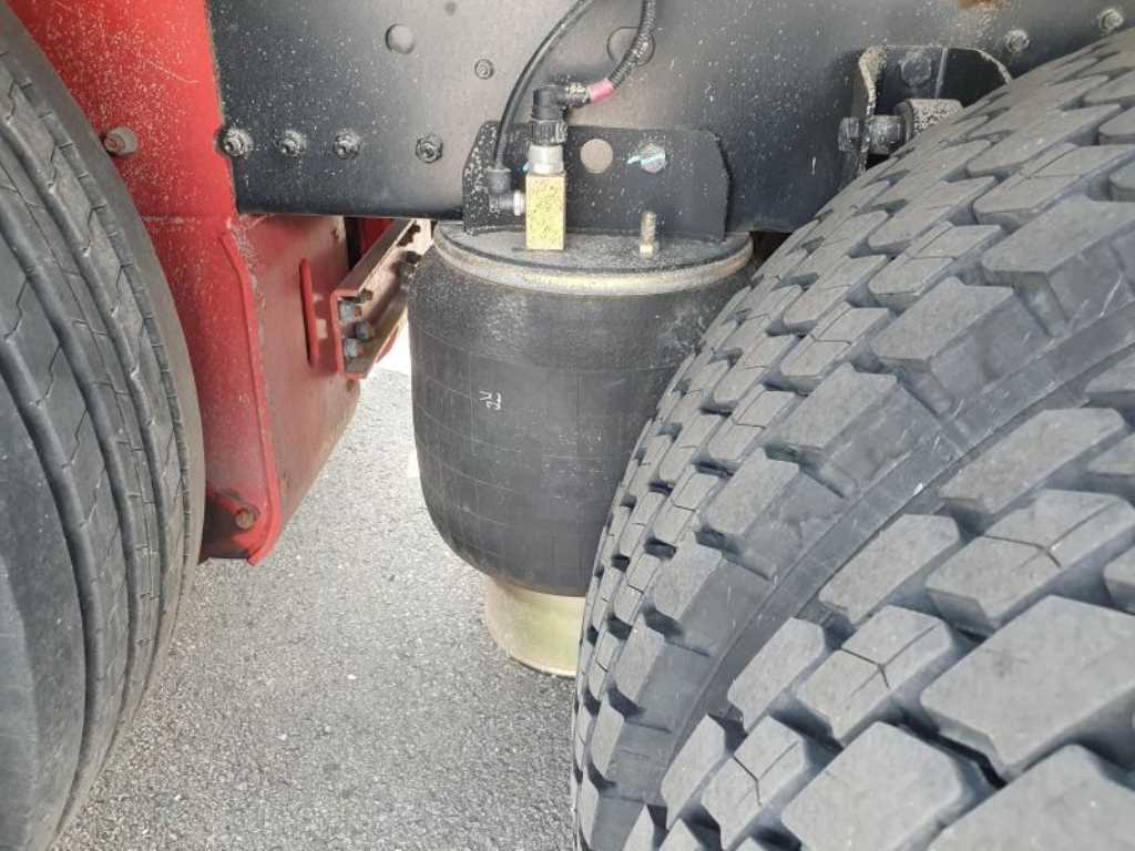 medium and large cargo truck - Vista 12