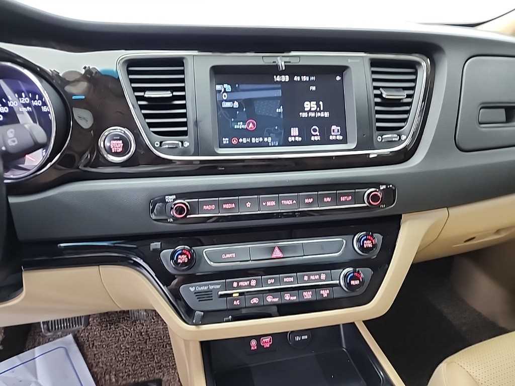 KIA Carnival - Vista 10