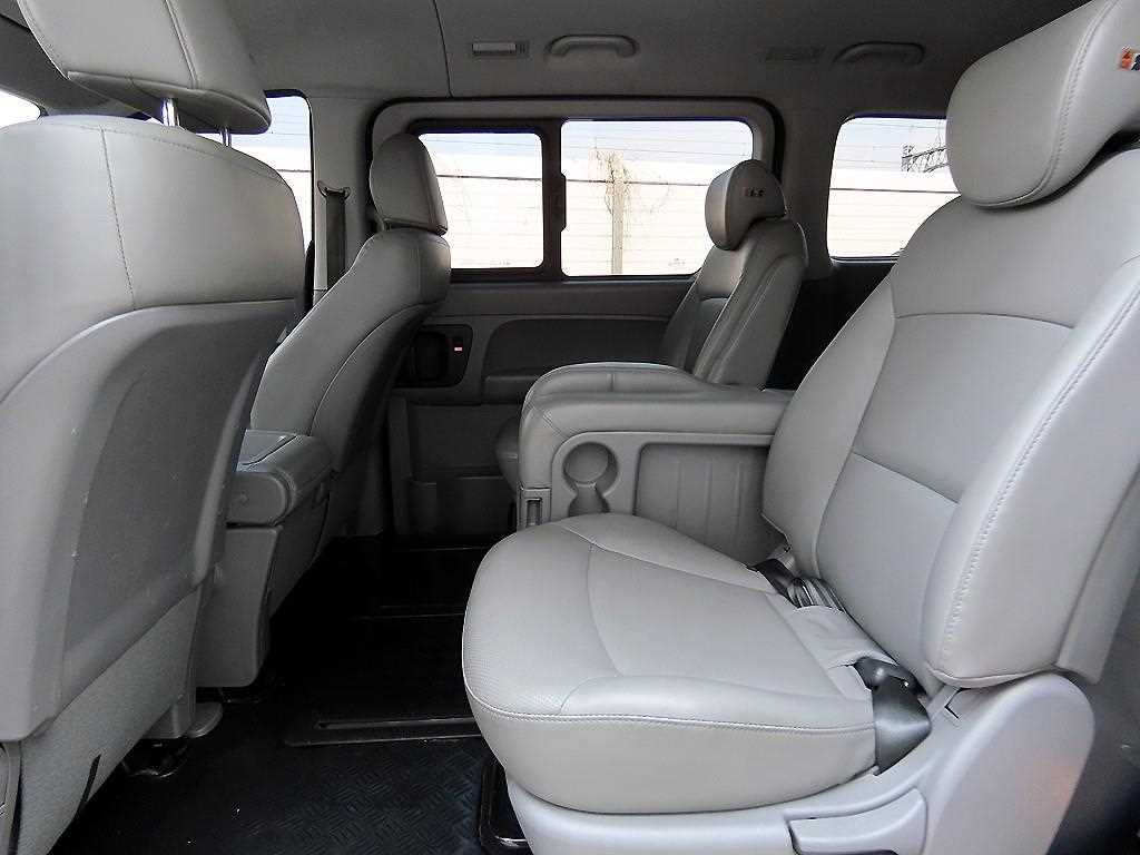 HYUNDAI Starex - Vista 6