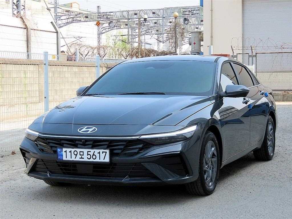 HYUNDAI Avante - Vista 2