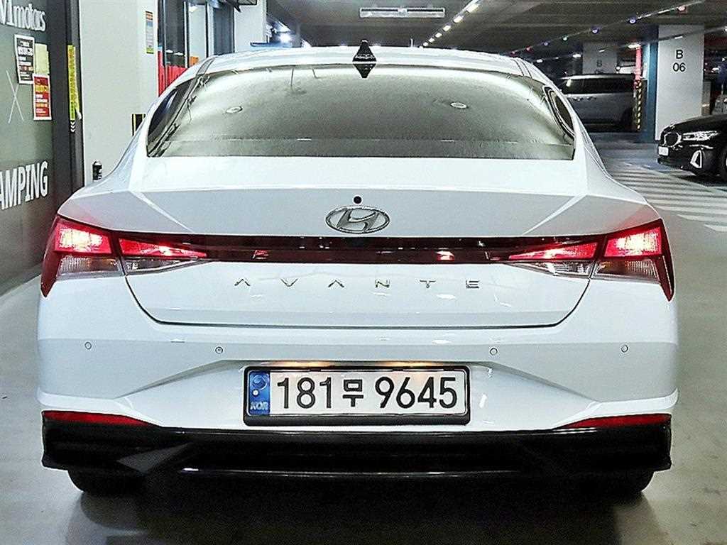 HYUNDAI Avante - Vista 5