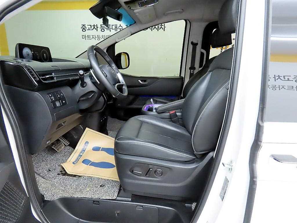 HYUNDAI Staria - Vista 5