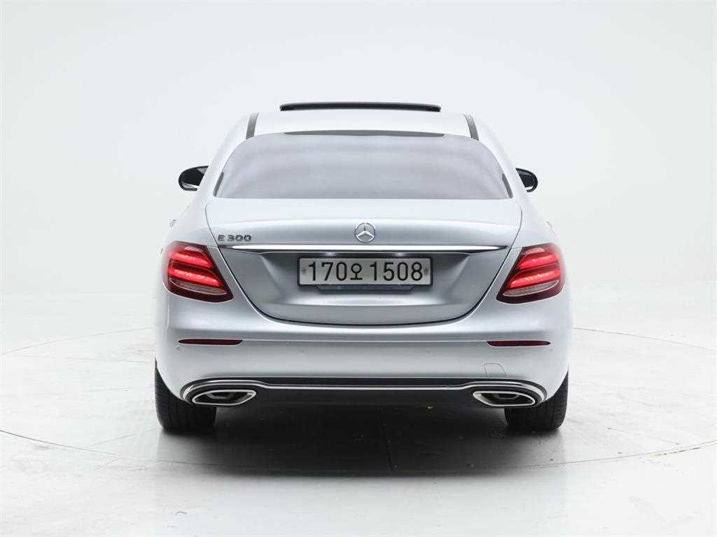 Mercedes Benz E class - Vista 5