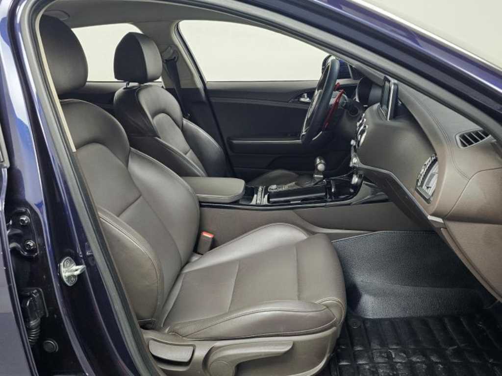 KIA Stinger - Vista 8