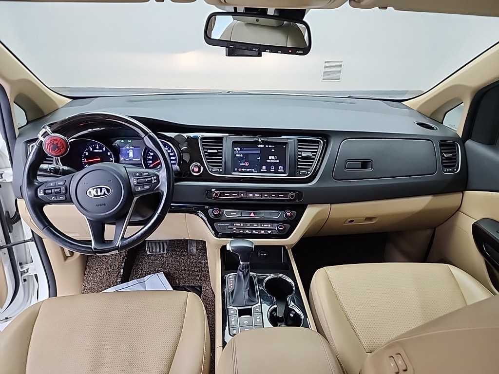 KIA Carnival - Vista 7