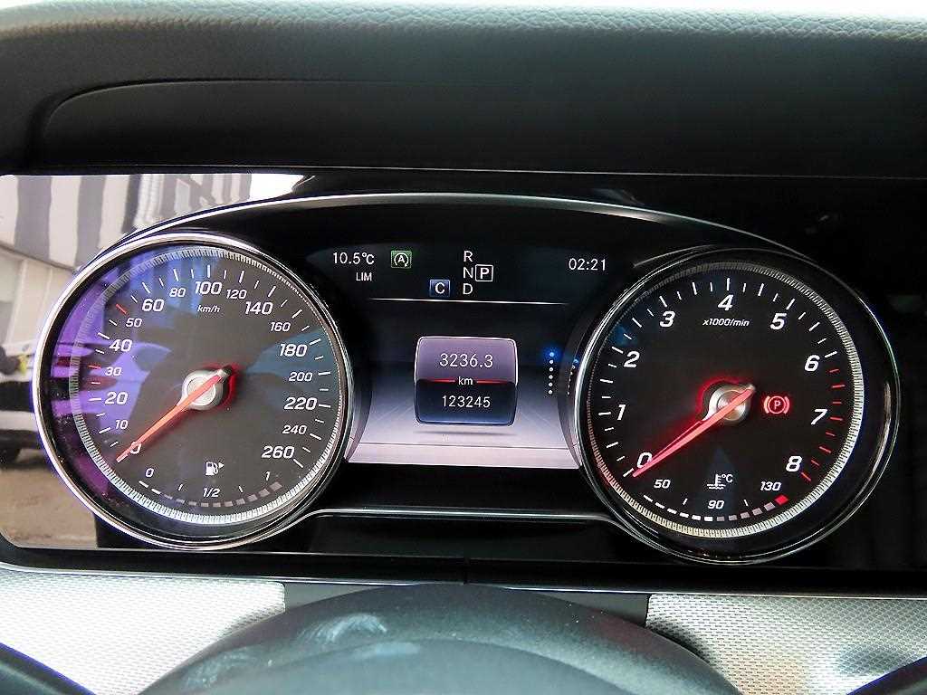 Mercedes Benz E class - Vista 9