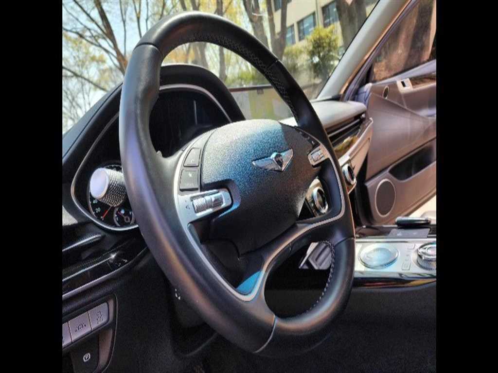 Genesis G80 - Vista 12