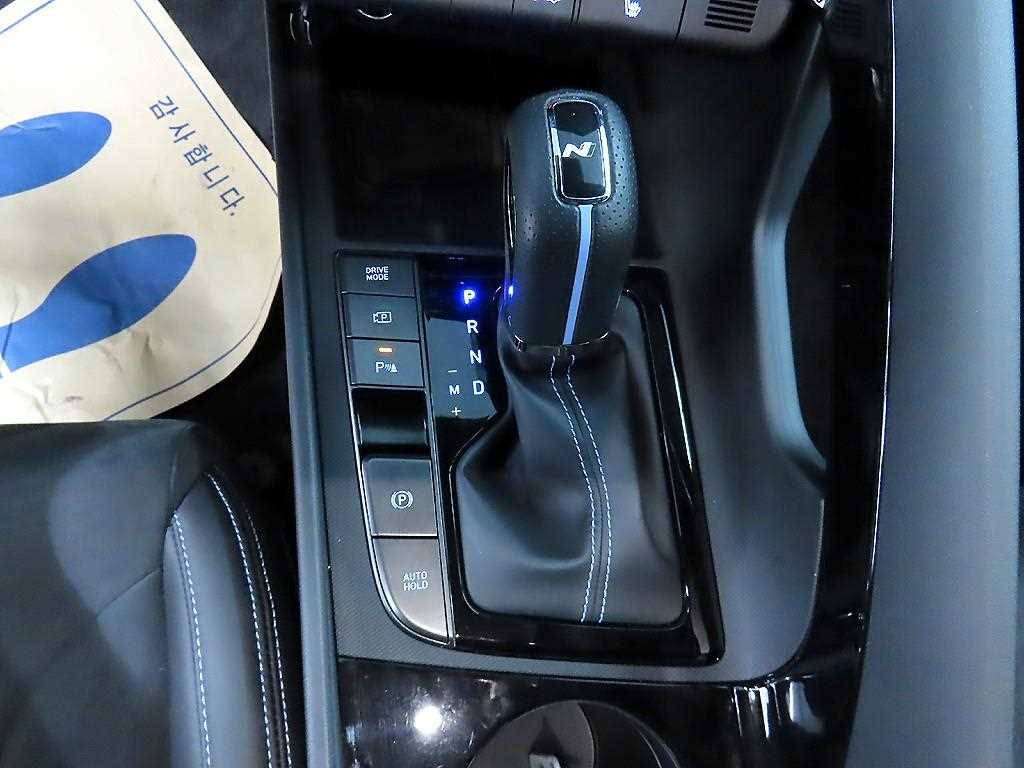 HYUNDAI Avante - Vista 10