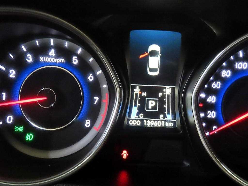 HYUNDAI Avante - Vista 9