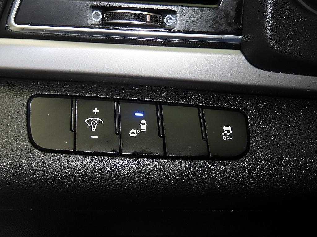 HYUNDAI Avante 2018 Blanco - Importación desde Corea - HF Imports Iquique - Foto 14